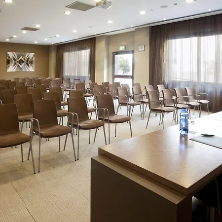 فندق Ac By Marriott فيتشنزا